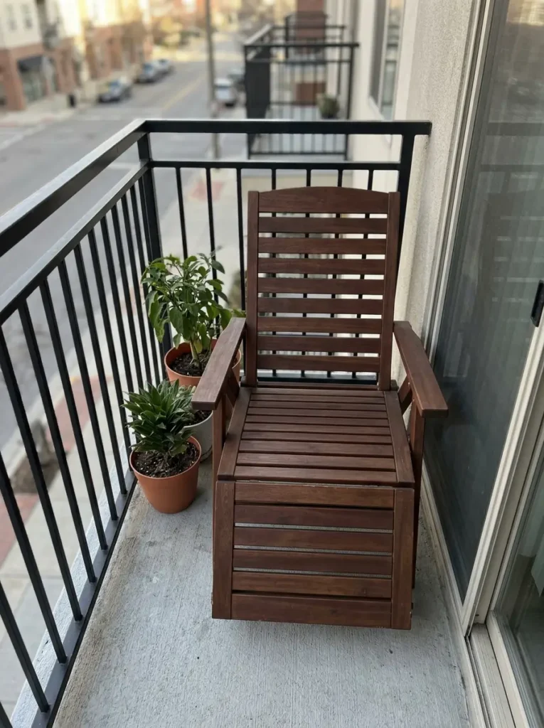 Use a Foldable Lounge Chair for Flexible Relaxing